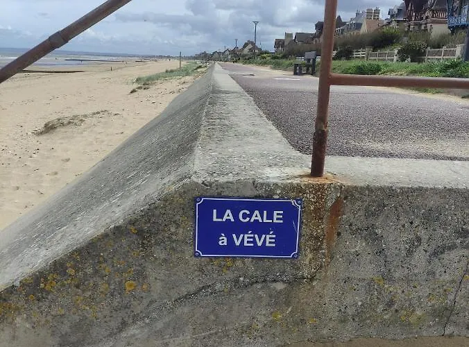 Guest house Les Jardins De La Breche 4*